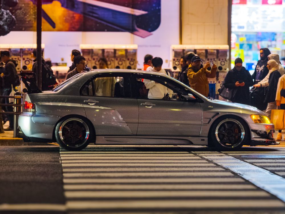 A silver Mitsubishi Lancer Evolution IX.