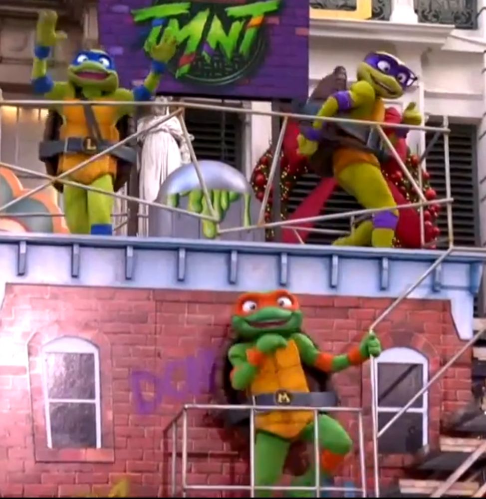 leonardo, donatello, and michaelangelo dancing to "break ya neck"