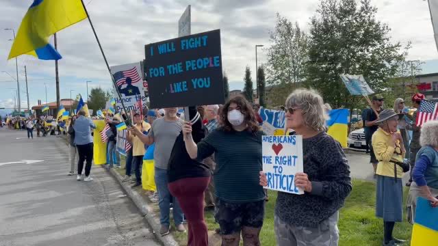 BREAKING: Massive anti-Putin, pro-Ukraine protests break out in Alaska ahead of Putin's arrival.