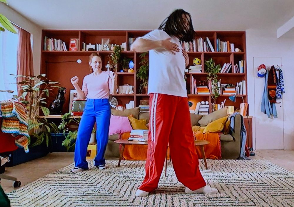 guy who looks like he might break out singing 
you not rrrh rot
dot n dot n dot per rot
dot n not n dot per
n dot chi cot n dot rrr ah
dot dot ki o ma gri a dot
dot ers a pa ta ko
some play to we
a dot think up a bite rah
sometimes you might
ooh ooh rrrh
we thought we might
dot be mer hot something
what are you ma ah
do bro what are mines is
dot ooh ooh
rot in dot n bite
ooh na na er na he
woo hoo rah
ate no hoo dot er ha
ya dot im wer rah
Twist
but he's busting a move