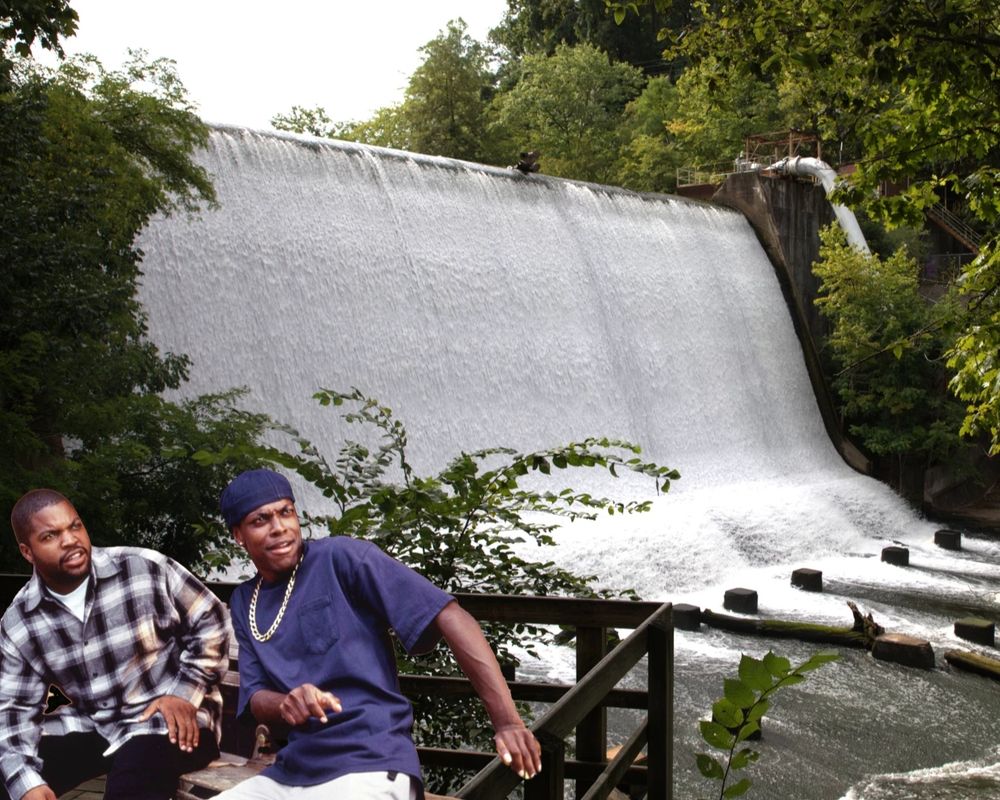 Smokey and Craig from Friday! respond in amazement to the sight of the Gorge Dam.