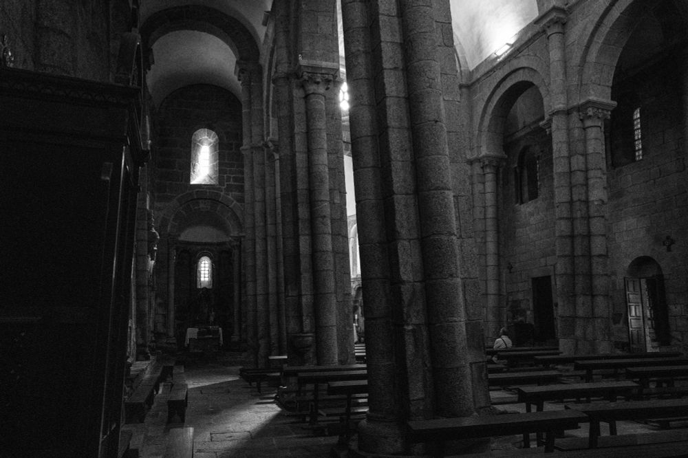 Interior da Colexiata de Sar