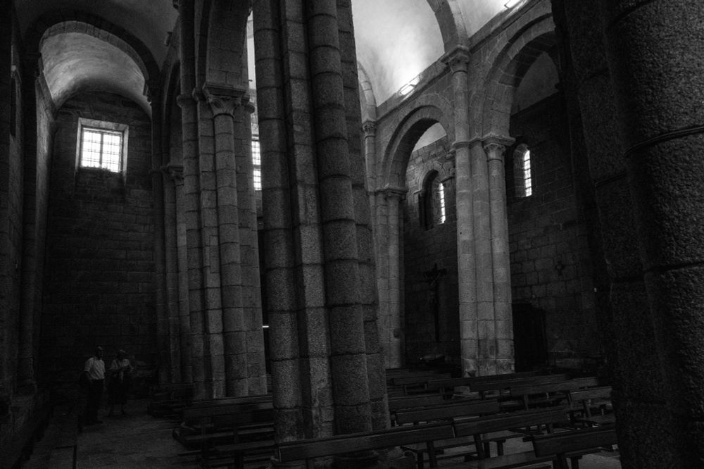 Interior da Colexiata de Sar