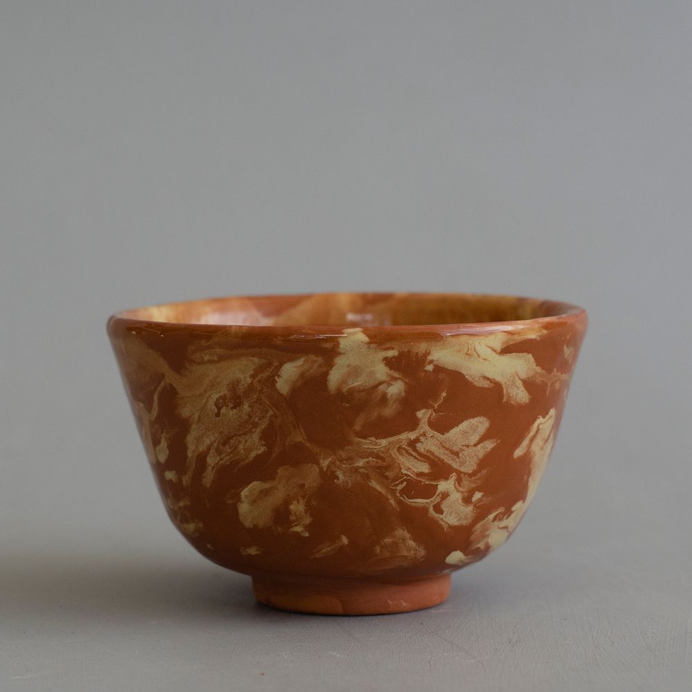 The same bowl but seen from the side