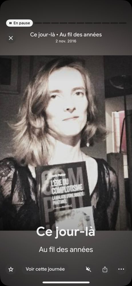 Moi au moment de la sortie de mon premier livre « L’ère du complotisme », il y a 9 ans.