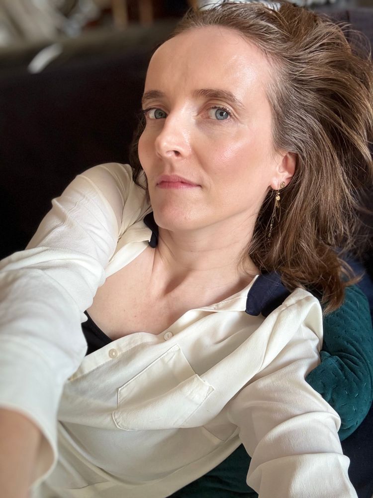 Selfie où j’ai un chemiser un peu classe et du mascara :)