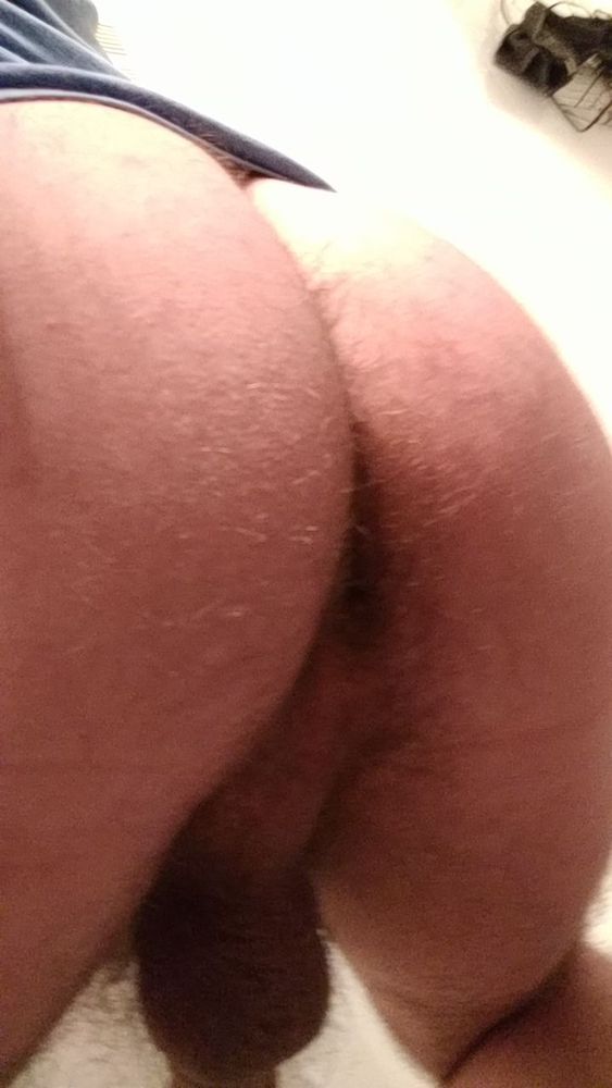 Old pic of me bent over on my knees like a good 🐺