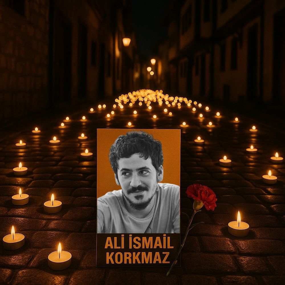 Bu gecenin karanlığında yine Ali İsmail’i anıyoruz. 38 gün yürekten direndi, gülüşünü sonsuza bıraktı. Yarım kalan adaletin peşini bırakmayacağız.
#AliİsmailKorkmaz