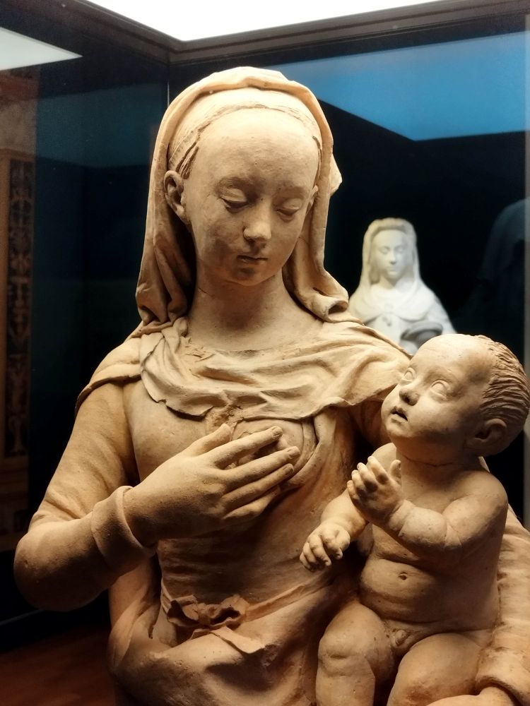 Vierge à l'Enfant. Terre cuite (détail).