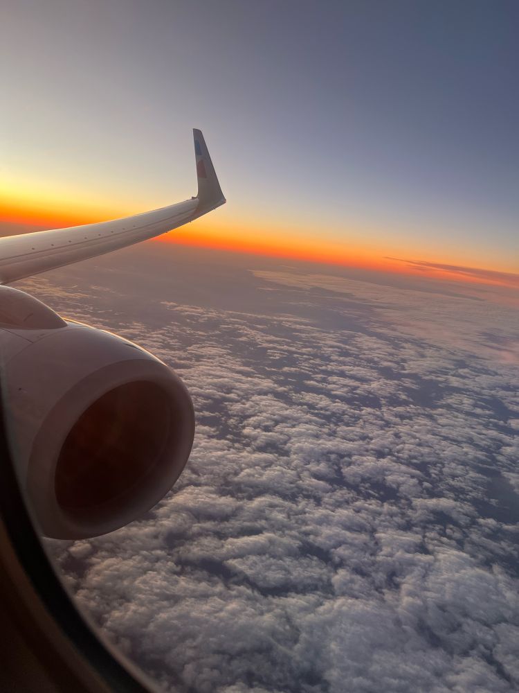 Admiring the nice light while deadheading home on a 737-800. 😊
