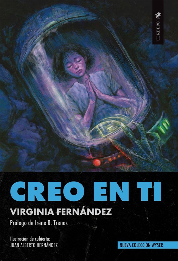 Portada de la novela “Creo en ti”. Una niña en una especie de cápsula con cables y luces, reza con los ojos cerrados. Una garra como de lagarto se apoya en la parte baja del cacharro, suspendida en un movimiento que no se sabe si es de ayuda… o de otra cosa. La ilustración es de Juan Alberto Hernández, que es Dios. 