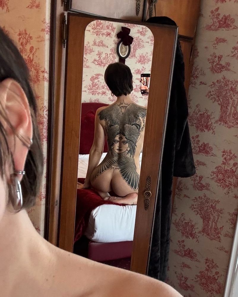 Selfie mirror showing Zadza’s back tattoo