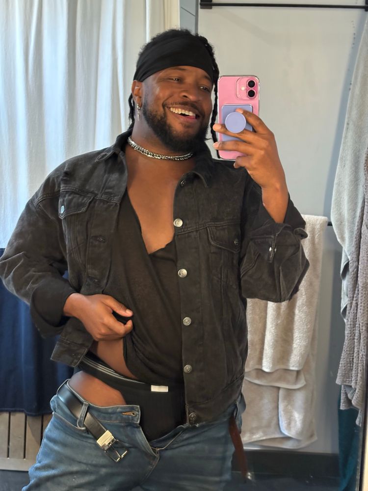 Picture of me with my pants unzipped lifting up my shirt.