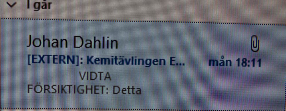Screenshot of an email inbox with a mail:

Johan Dahlin
[EXTERN]: Kemitävlingen E...
