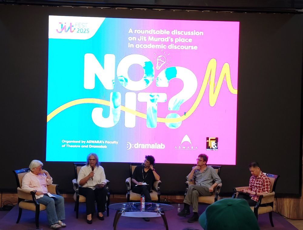 Panel of Dr Niki Cheong, Dr Susan Philip, Dr Ann Lee, Fasyali Fadzly, Kam Raslan discussing the late playwright, satirist & writer Jit Murad at ASWARA KL