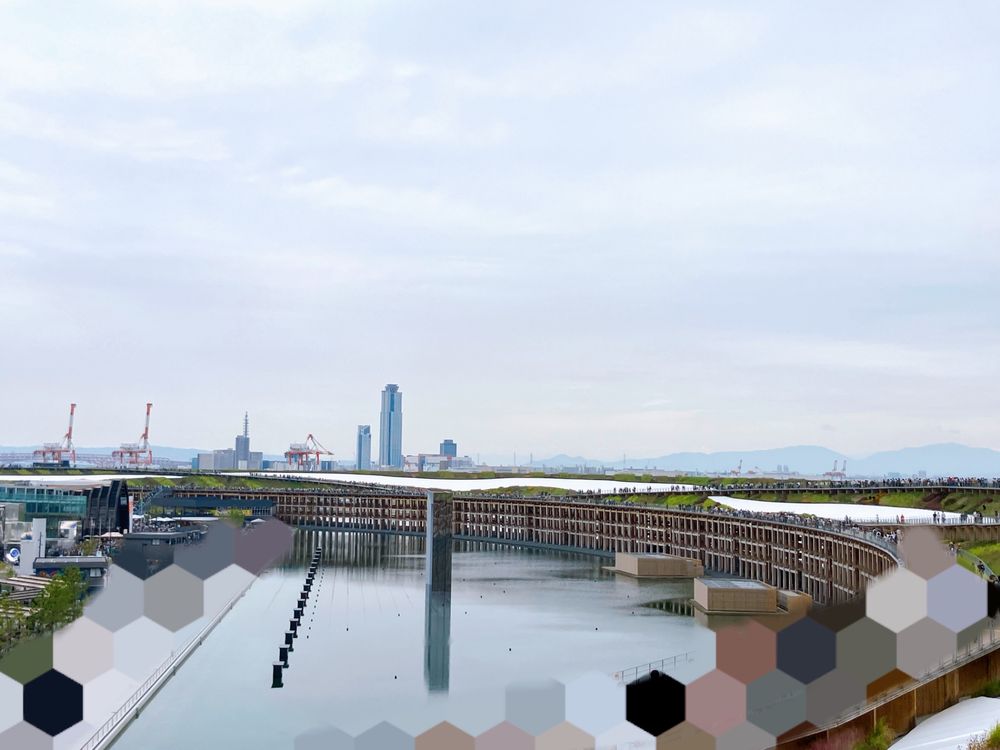 大屋根リングを少し上から眺める