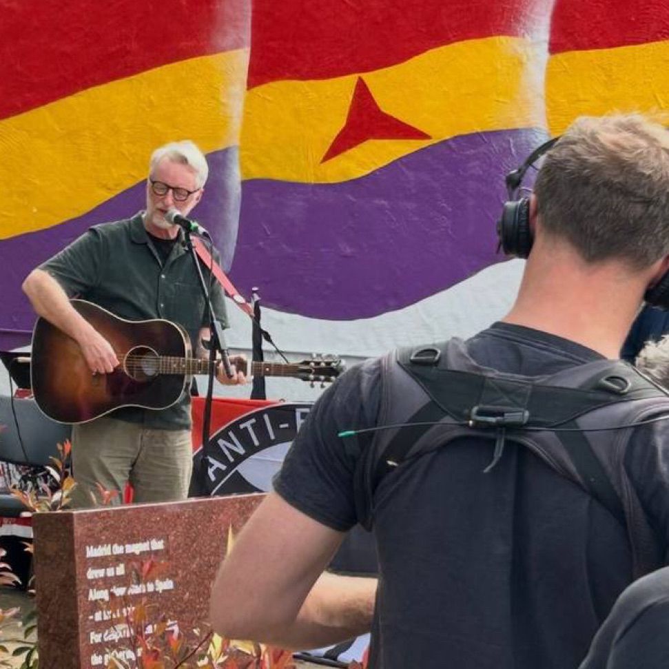 Billy Bragg singing