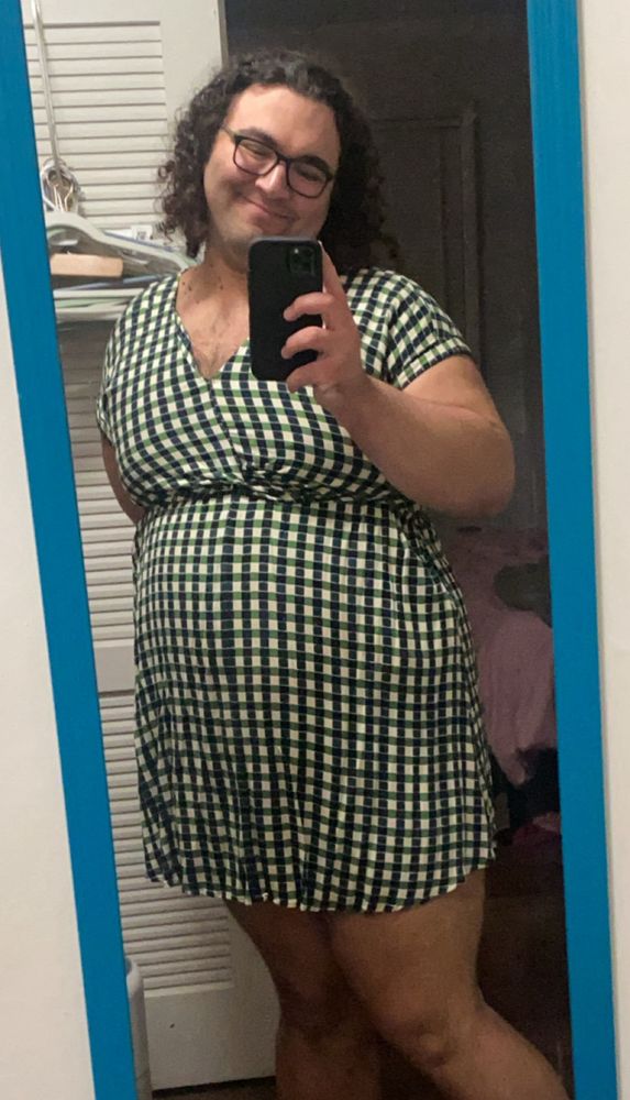 Donna in a cute dress