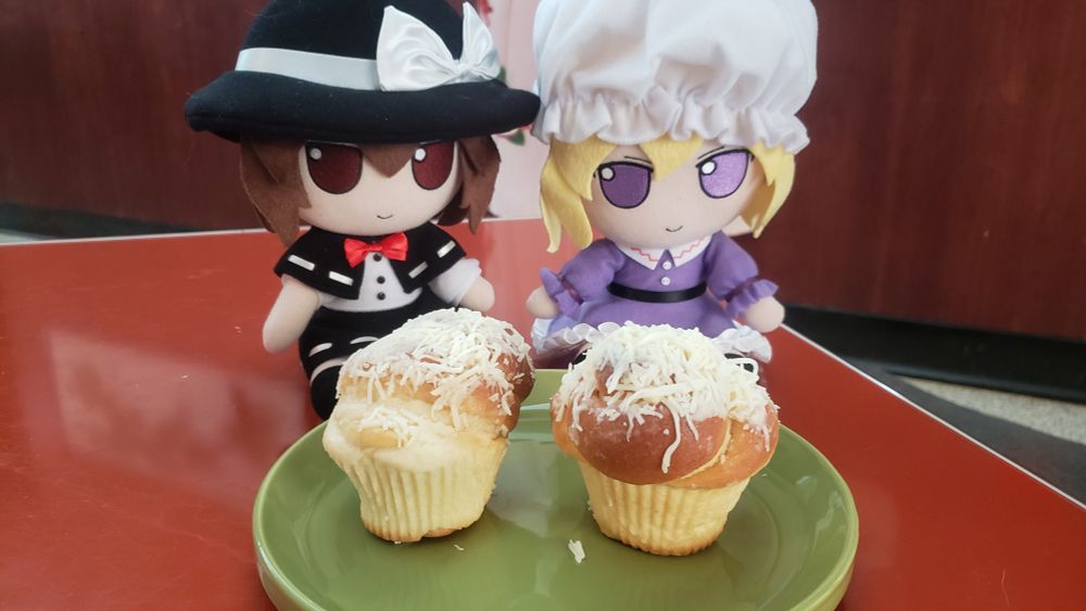Hifuu Fumo with ensaymada