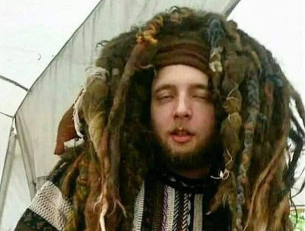 stereotyp eines kiffers mit dreads