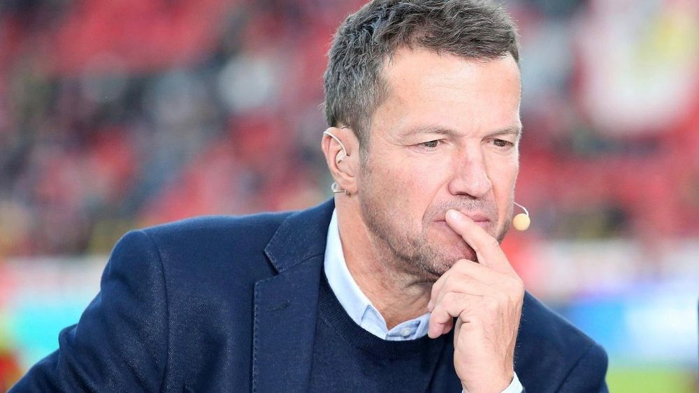 lothar matthäus hält nachdenklich einen finger vor den mund 