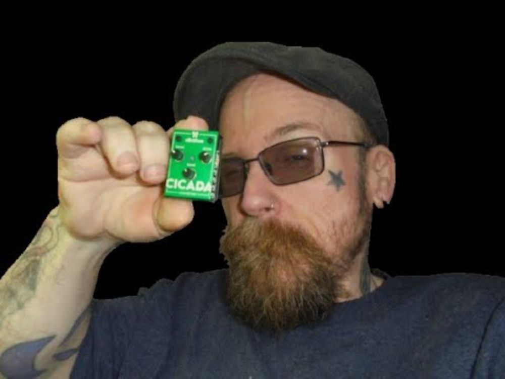 OLINTHUS CICADA (World's Smallest Guitar Pedal)