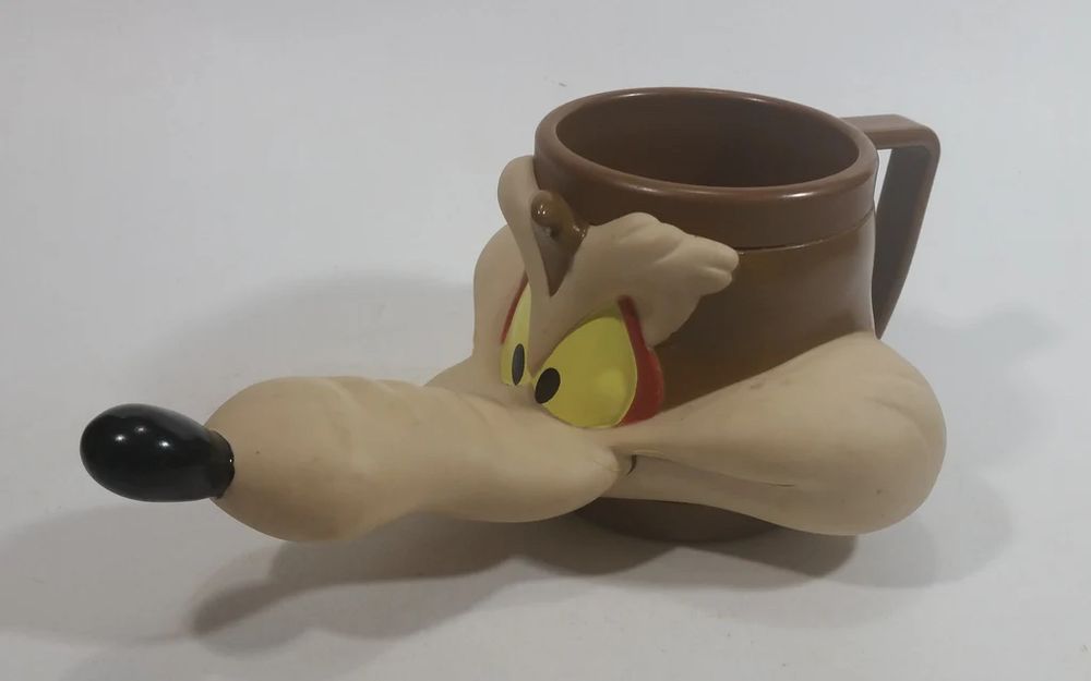 plastic wile e coyote mug with giant protruding snout