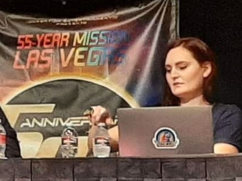 Mary Chieffo (L'Rell on Star Trek: Discovery) at Star Trek Las Vegas. She has a Friend of Garak sticker on her laptop in front of her.