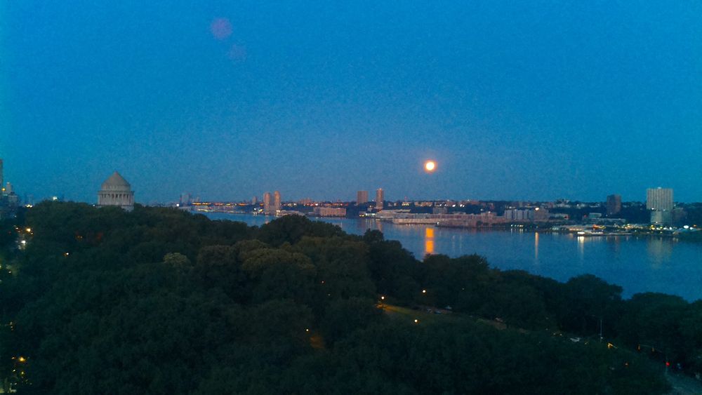 A photo of the Hudson river, at about (40.81, -73.96), taken at 8/9/2025, 5:40:59 AM.