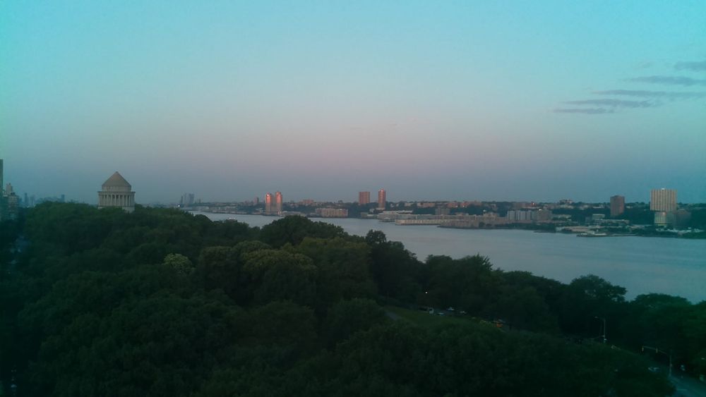 A photo of the Hudson river, at about (40.81, -73.96), taken at 8/8/2025, 6:02:58 AM.
