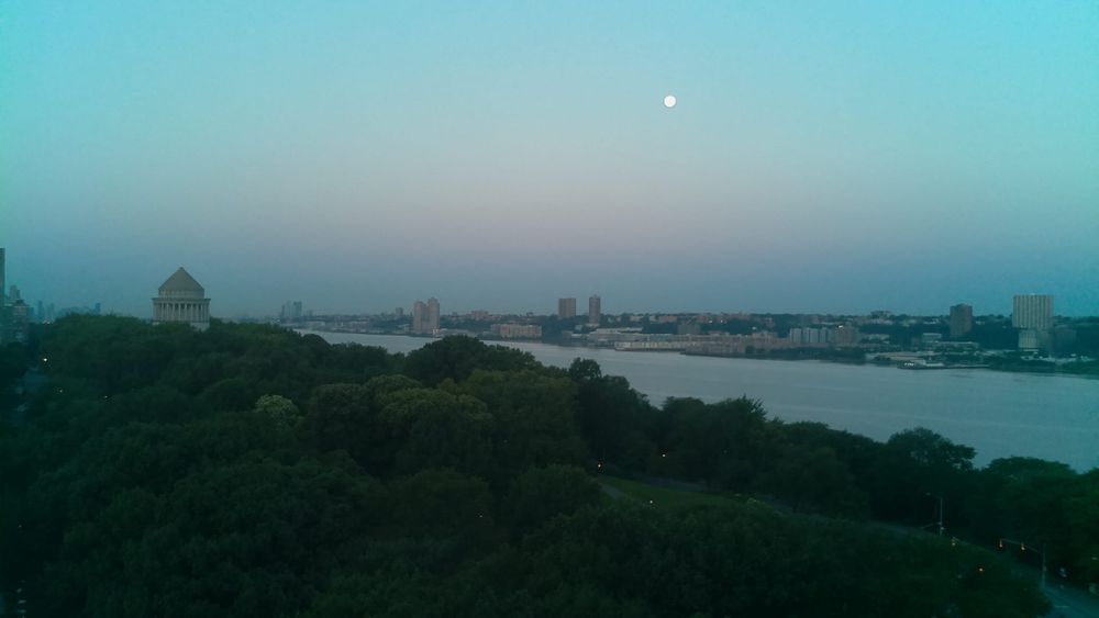 A photo of the Hudson river, at about (40.81, -73.96), taken at 8/10/2025, 6:04:58 AM.