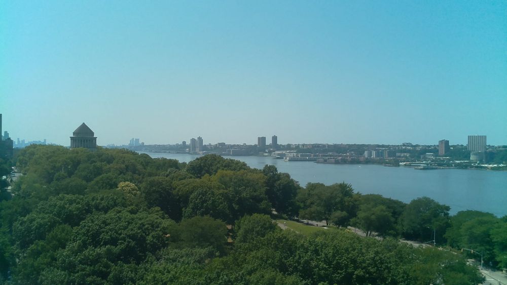 A photo of the Hudson river, at about (40.81, -73.96), taken at 8/10/2025, 12:28:59 PM.