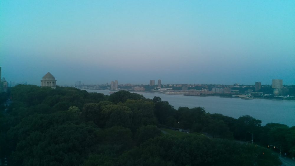 A photo of the Hudson river, at about (40.81, -73.96), taken at 8/11/2025, 6:04:58 AM.