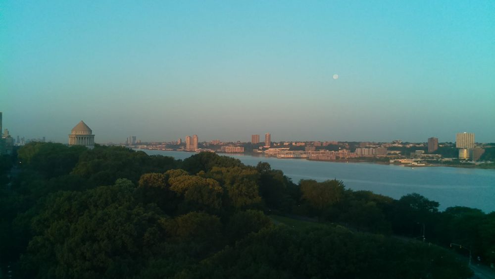 A photo of the Hudson river, at about (40.81, -73.96), taken at 8/10/2025, 6:26:59 AM.