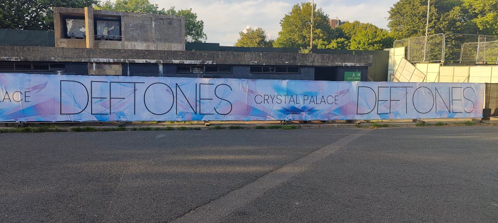Deftones banner on the way into the gig 