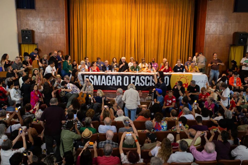 'Glauber Fica': Ativistas e políticos se manifestam em defesa do mandato de Glauber Braga