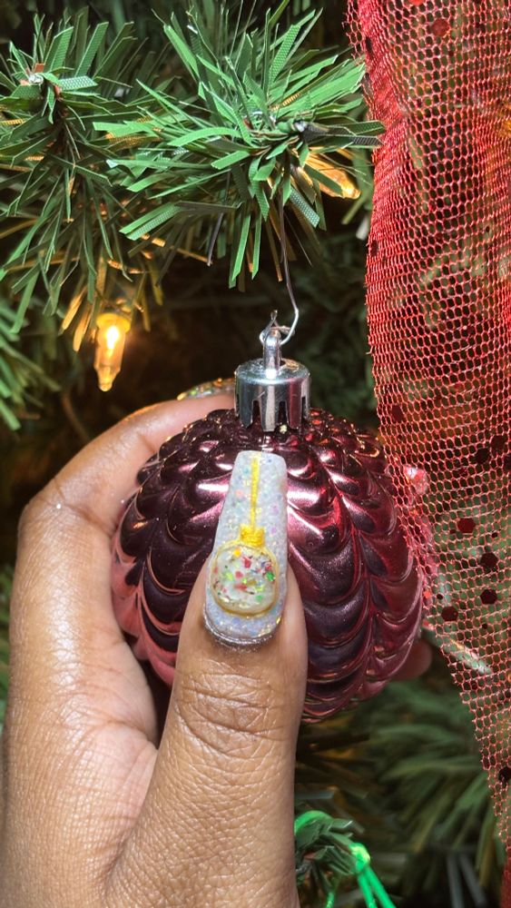 Thumb nail with a 3D ornament design 