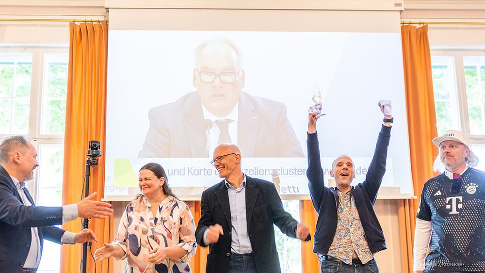 Picture of the PIs of TUD's Clusters of Excellence and Cluster of Excellence Initiatives beeing happy.