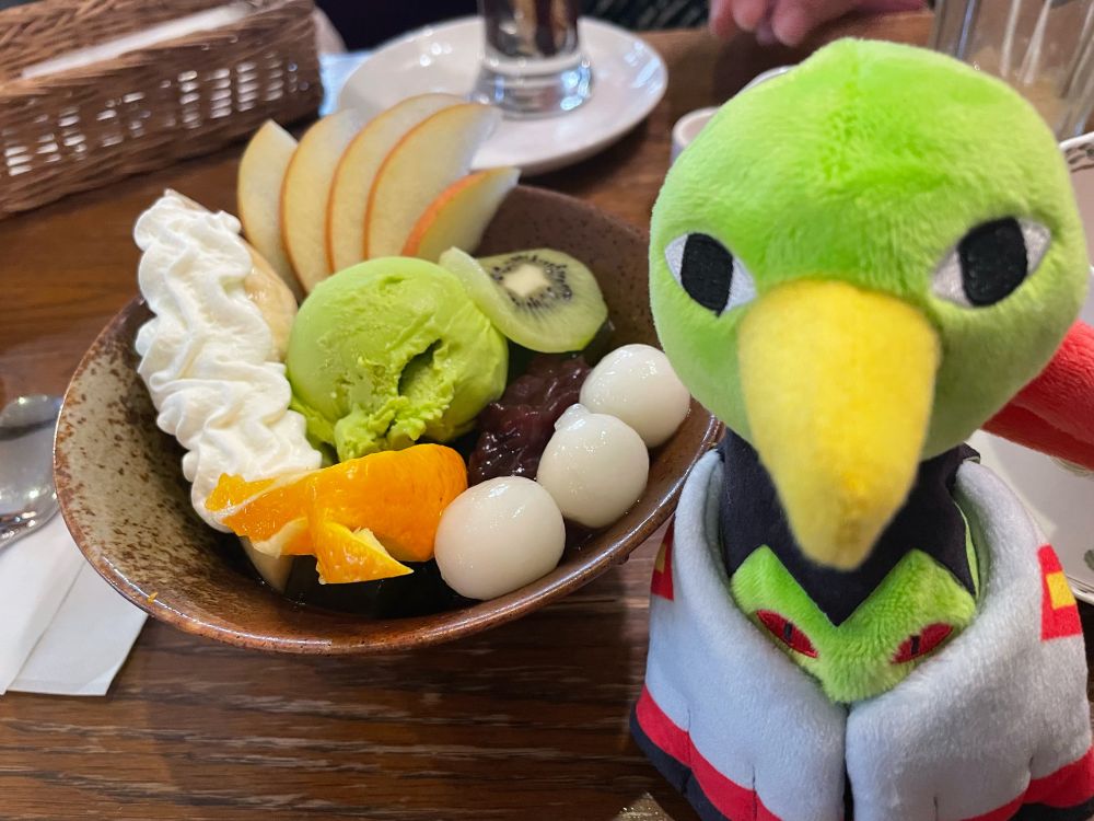 抹茶あんみつとネイティオのぬいぐるみ