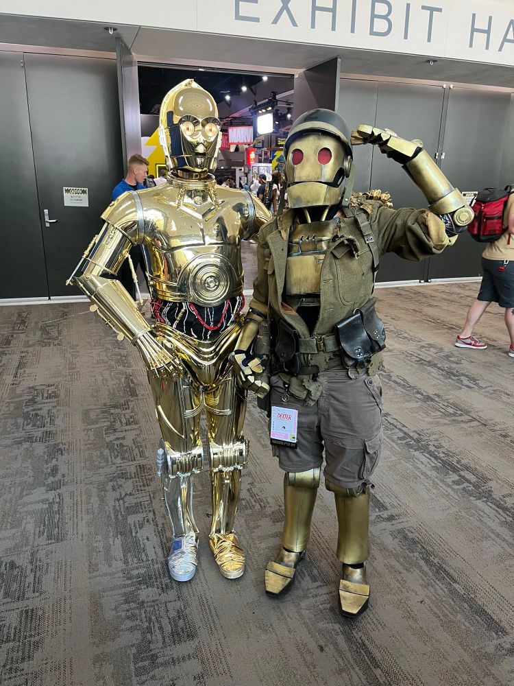 C-3po and GI Robot cosplays, palling around 