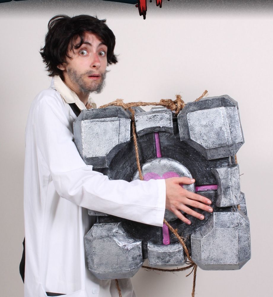 Doug Rattmann cosplay, a character that never physically appears in the game