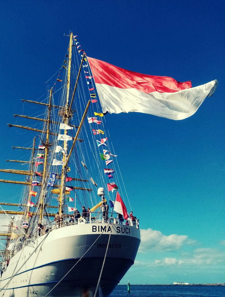 Photo, traditional sailing ship Bima Suci from Indonesia at Warnemünde pier/Rostock/Baltic Sea during Hanse Sail 2023