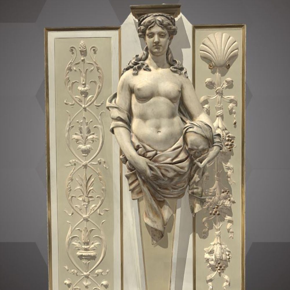 3D-Scan einer Figur (Karyatide), die einen menschlichen Schädel hält. Die Figur ist Teil der Saalarchitektur von Saal 6 im NHM Wien. Sie stellt das chemische Element Arsen dar, das den Tod symbolisiert und wurde von Edmund Hofmann geschaffen. Zu finden unter: https://tinyurl.com/3nm5wbfa © Eingescannt und bearbeitet von Viola Winkler, NHM Wien