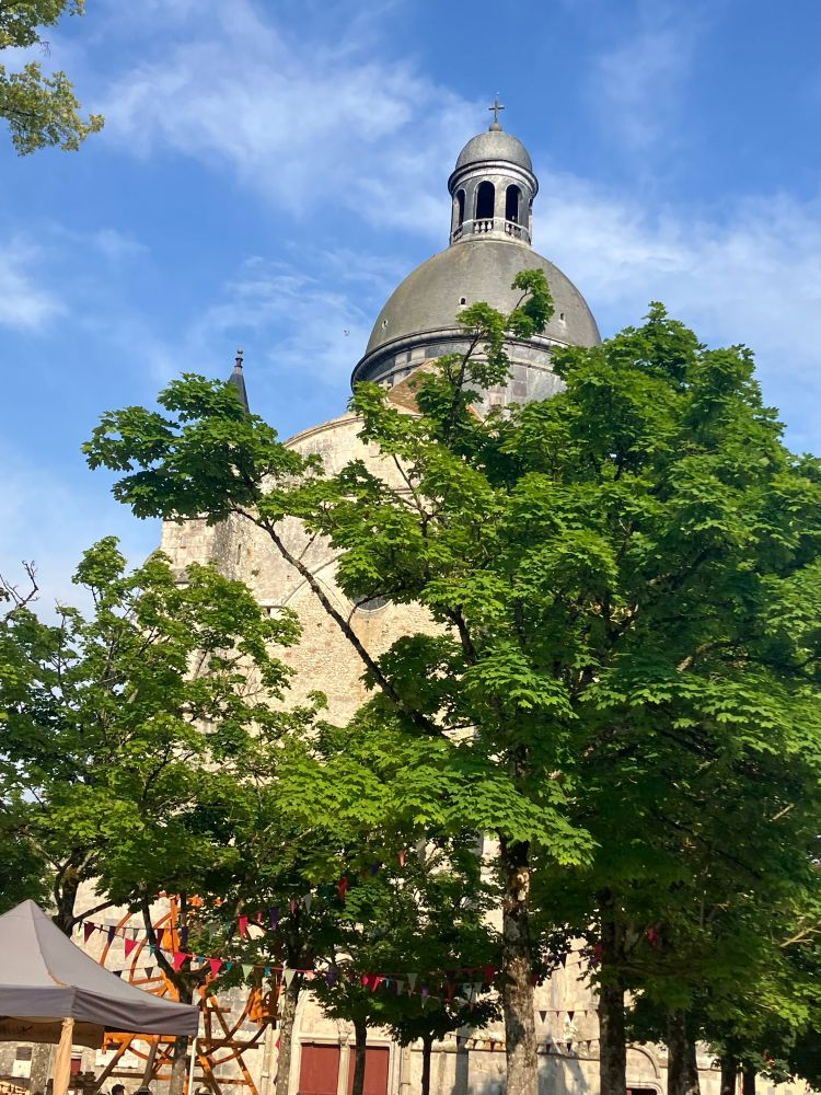 the collegiale from outside