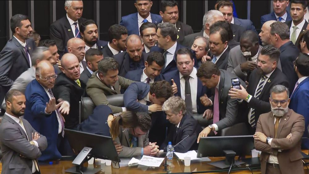 ah, essa ai nao da pra descrever, é tipo descrever o teto da capela sistina de ácido...