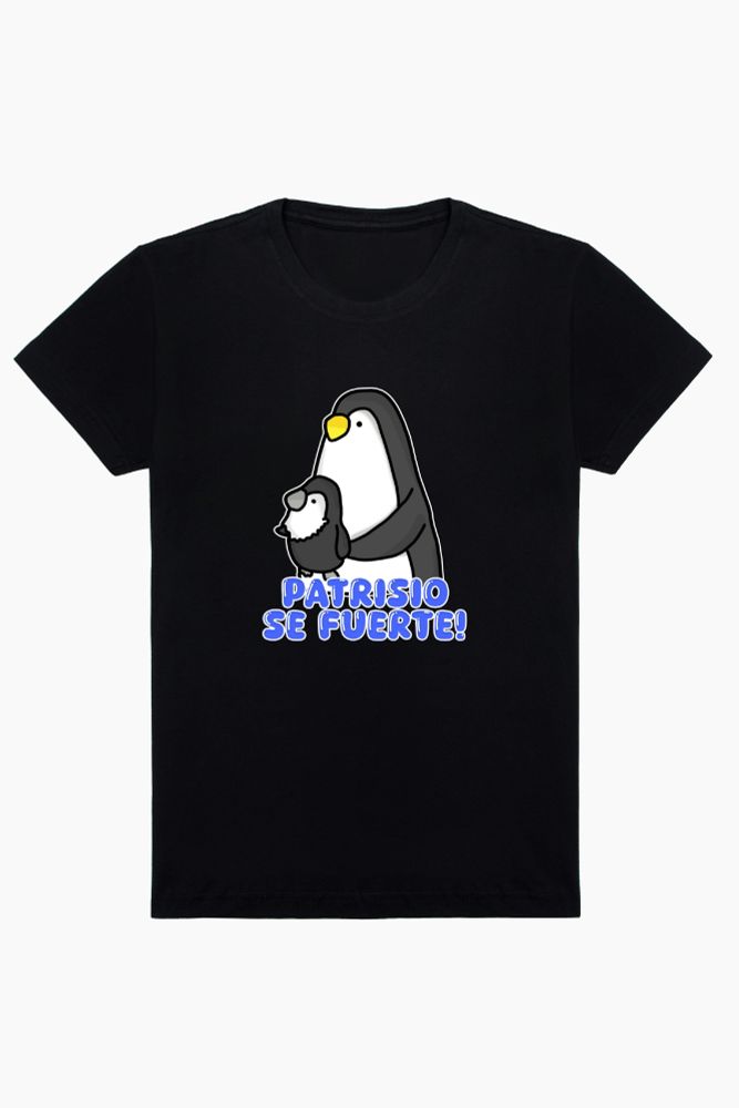camiseta do meme do pinguim patrisio. a estampa é uma ilustração da mãe segurando o patrisio, com o texto Patrisio Se Fuerte!