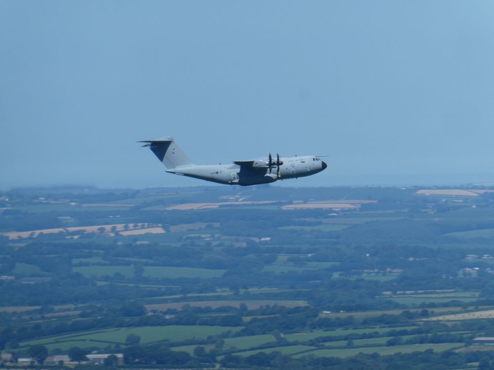 A400M, passing by at eye level!!
Observe the head-up, tail-dragging flight; not unlike a Tystie.!