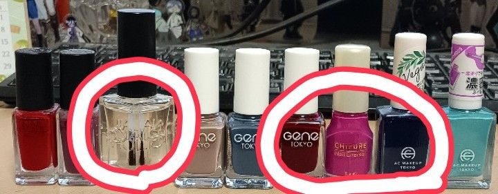 トップコートと、ボルドー、紫（ピンクでした）、青のネイルエナメル