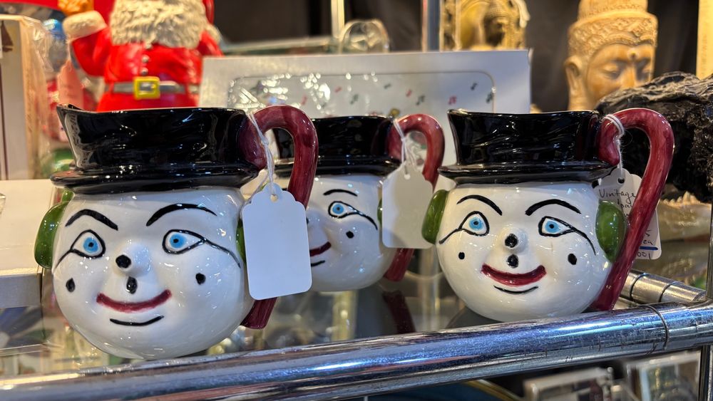 Demented snowman coffee mugs.