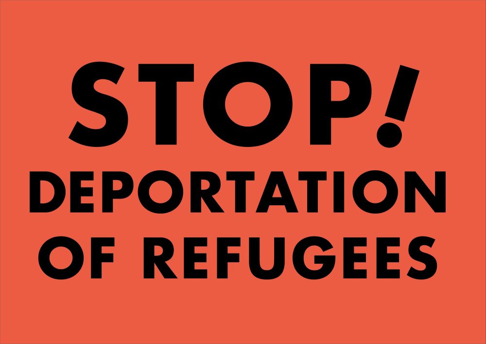 宮越里子さんのプラカード「STOP DEPORTATION OF REFUGEES」
赤地に黒の文字
